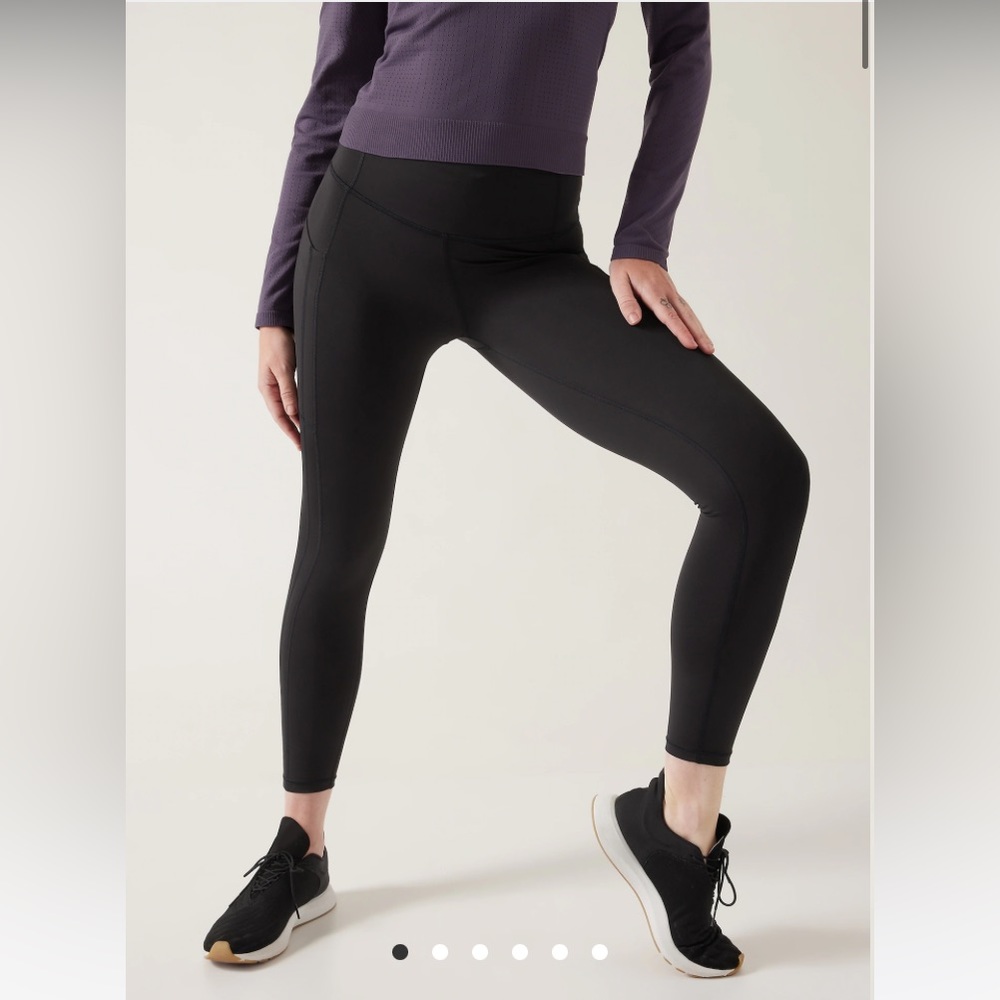 Athleta ULTIMATE STASH 7/8 TIGHT in Black
